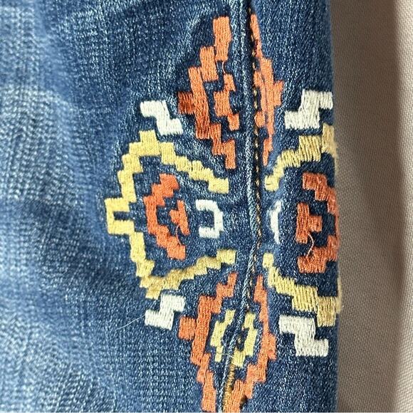 Seven7 Denim Embroidered Cutoff Style Shorts - Picture 4 of 8